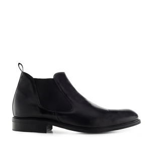 Chelsea Boots in Black Leather