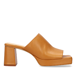 Heeled mules with platform in camel leather