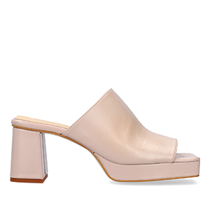 Heeled mules with platform in pink leather