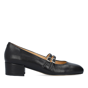 Black leather heeled shoe