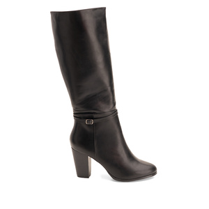 Heeled boots in black faux leather with buckled strap detail