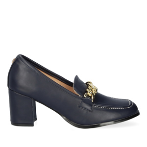 Heeled moccasins in navy faux leather and gold chain link detail