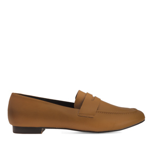 Penny loafer in camel colored faux leather