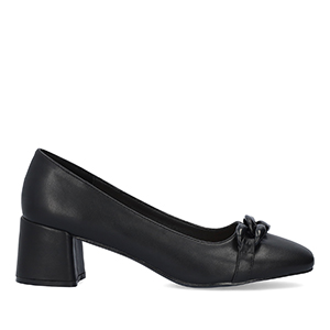 Heeled shoes in black faux leather