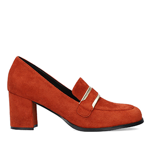 Heeled moccasins in tile-colored faux suede