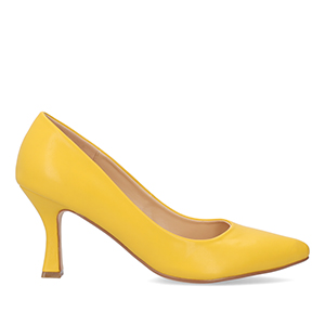 Heeled shoes in yellow faux leather