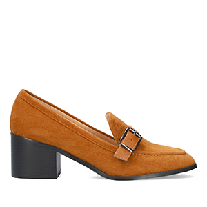 Heeled loafer in camel suede material