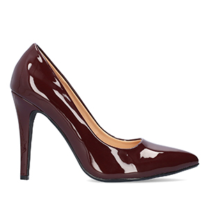 Garnet red patent leather heeled pumps