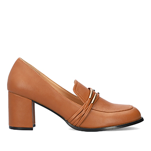 Heeled loafer in camel soft faux leather