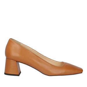 Heeled shoe in brown leather
