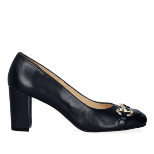 Vintage style heeled shoes in black leather