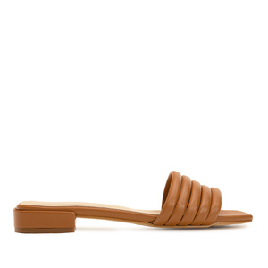 Sandales talon bloc en cuir marron