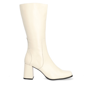Heeled boots in off-white leather