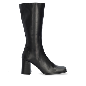 Heeled boots in black leather