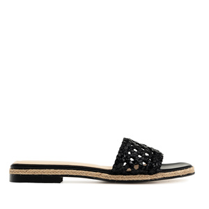 Flat Sandals in Black Braided Leather