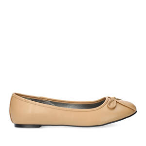 Klassische Ballerinas mit Schleife. Beige