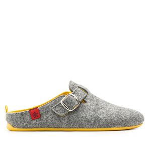 Unisex home slippers in grey felt and buckle detail