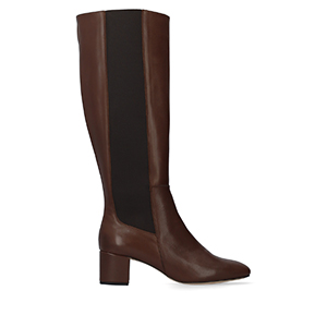 Knee-high boots in brown coloured leather