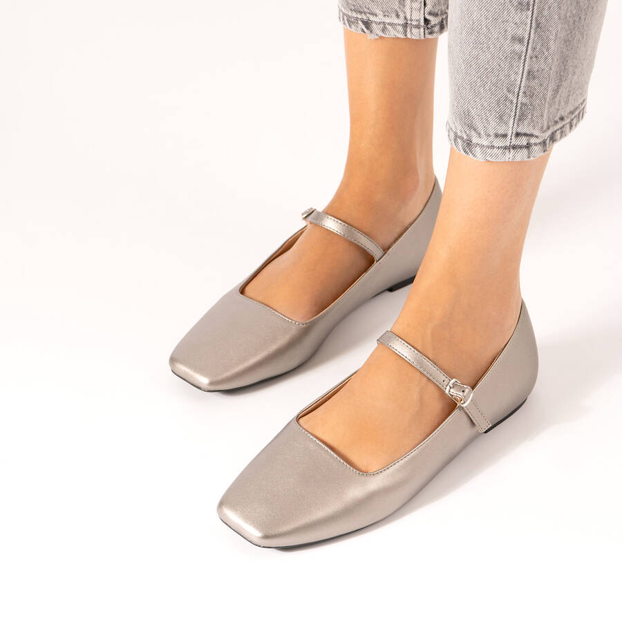 Flat old silver ballerinas made in soft faux leather 