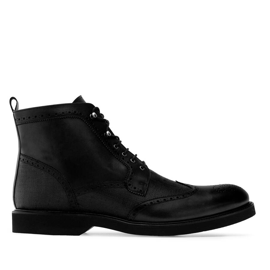 Wingtip Boots in Black Leather 