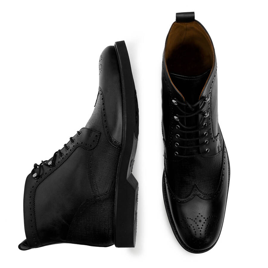 Wingtip Boots in Black Leather 