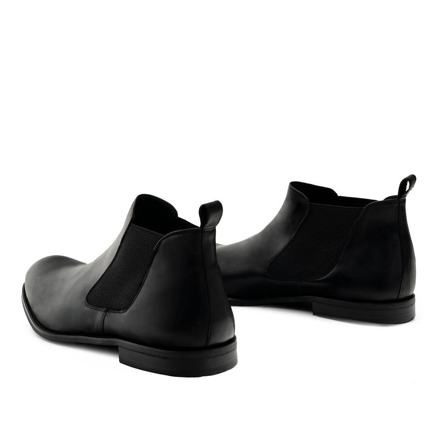 Chelsea Boots in Black Leather 