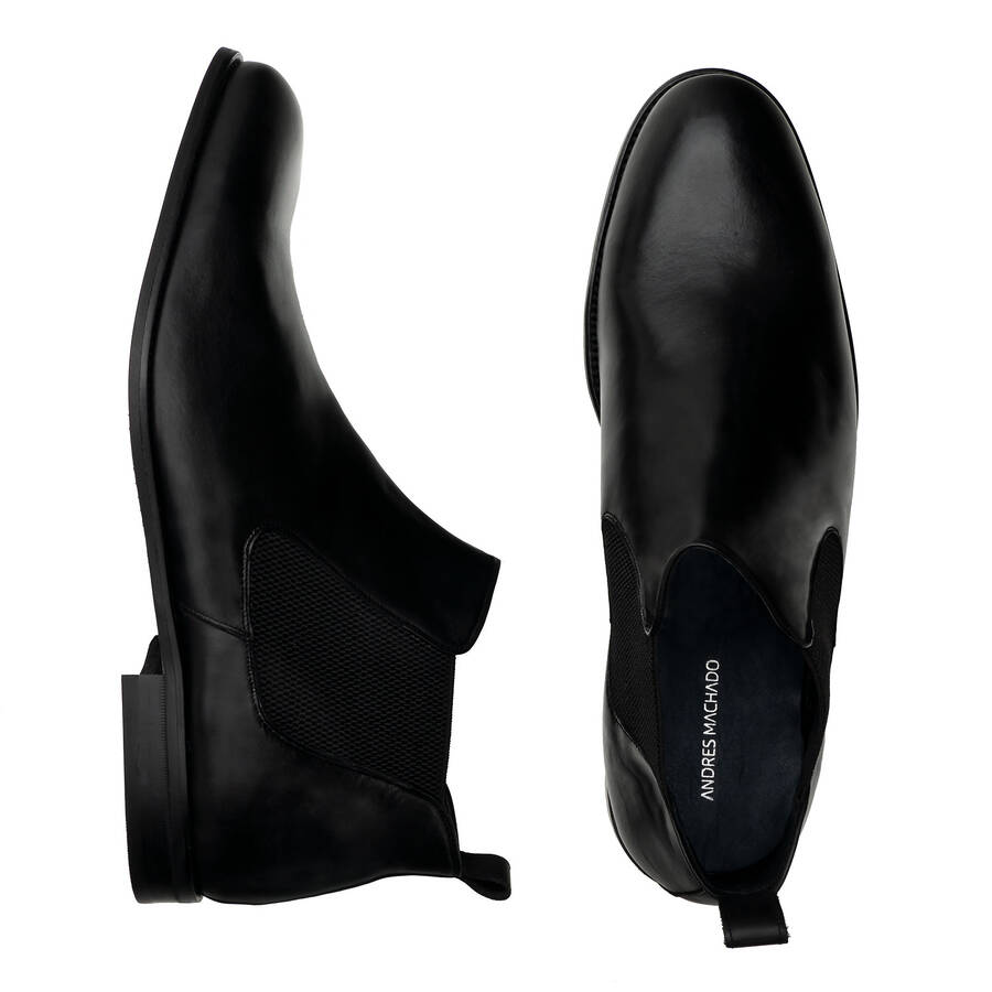 Chelsea Boots in Black Leather 