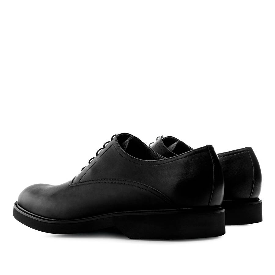 Dress Shoes for Men in Black leather 