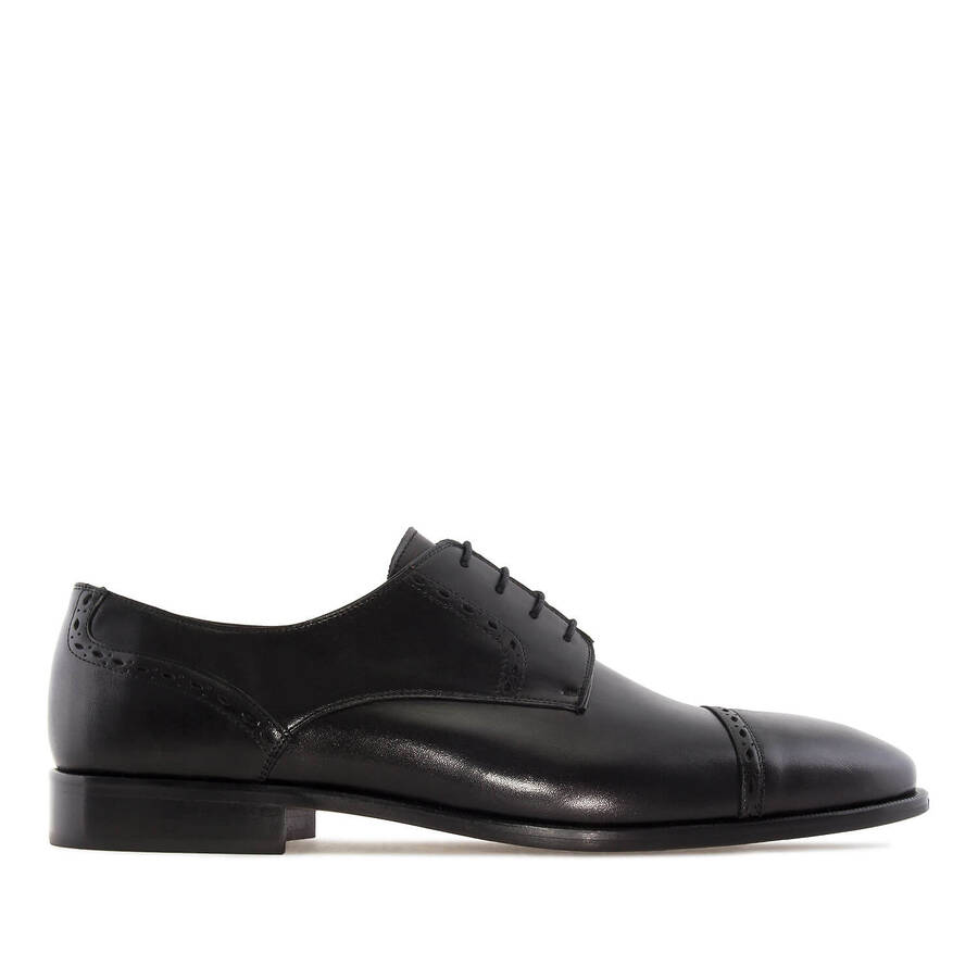 Lace-up Shoes in Black Leather 