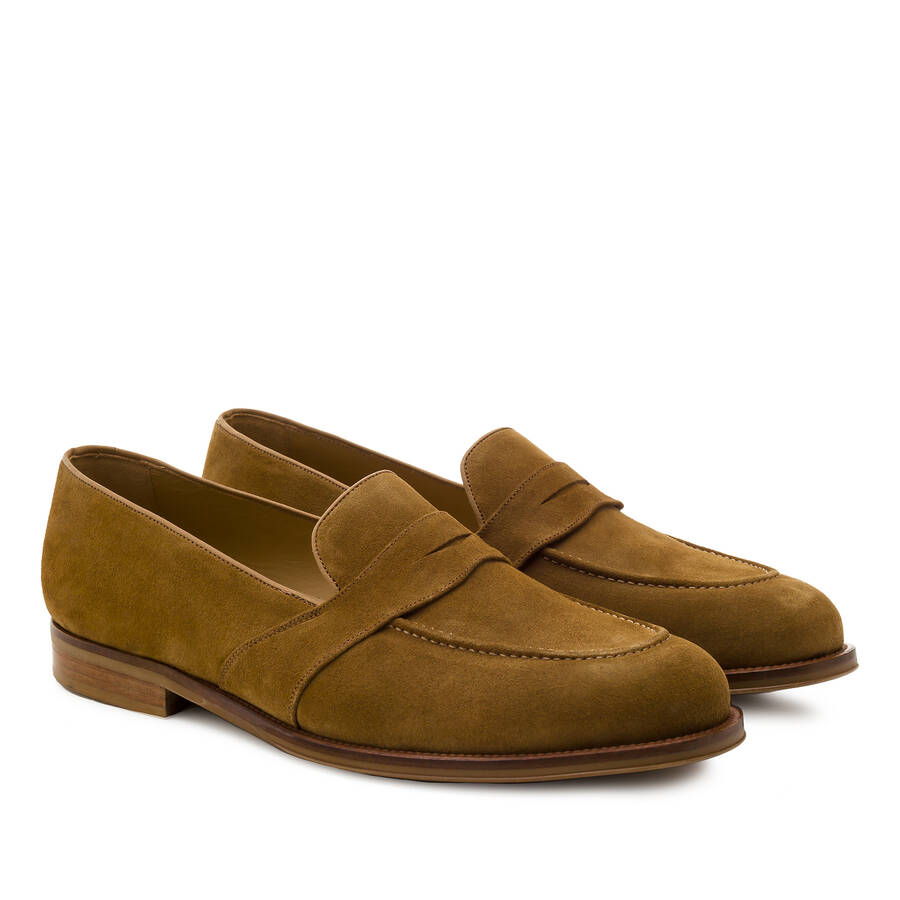 Mocassins en croûte de Cuir Couleur Camel. 