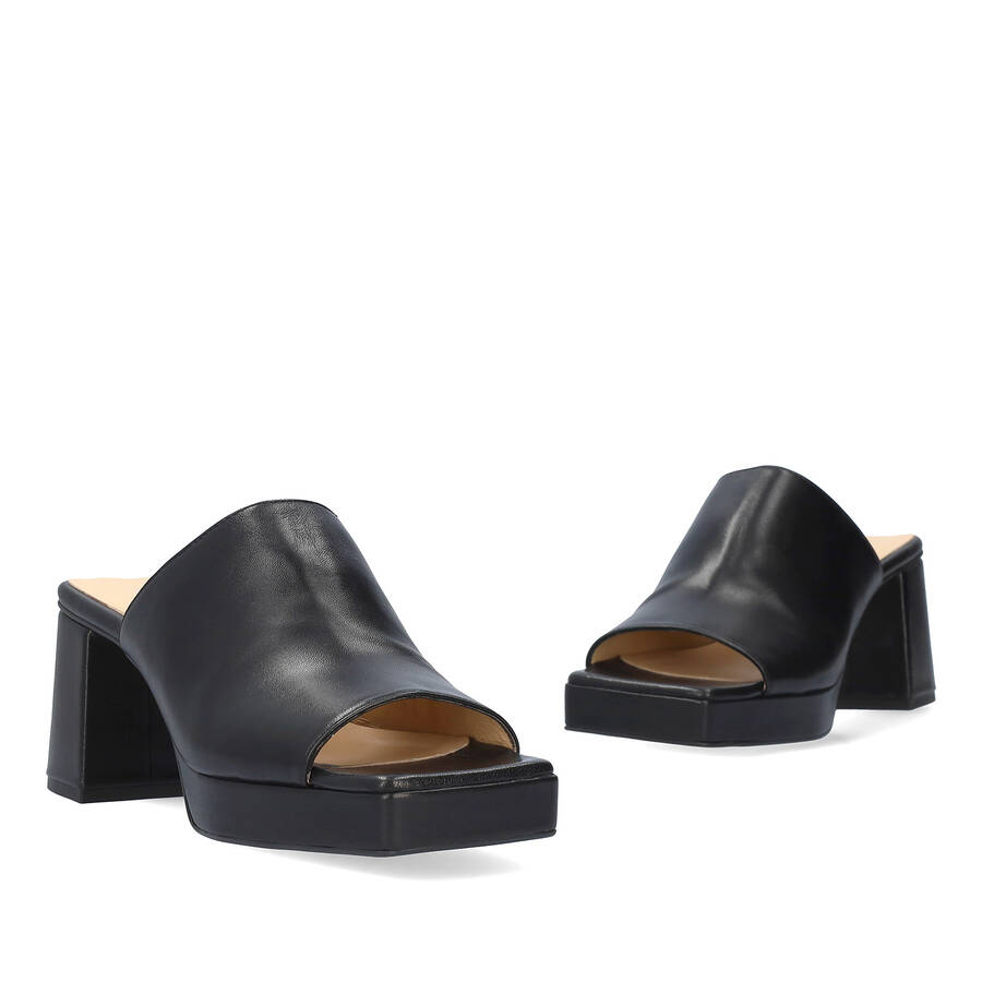 Heeled mules with platform in black leather 