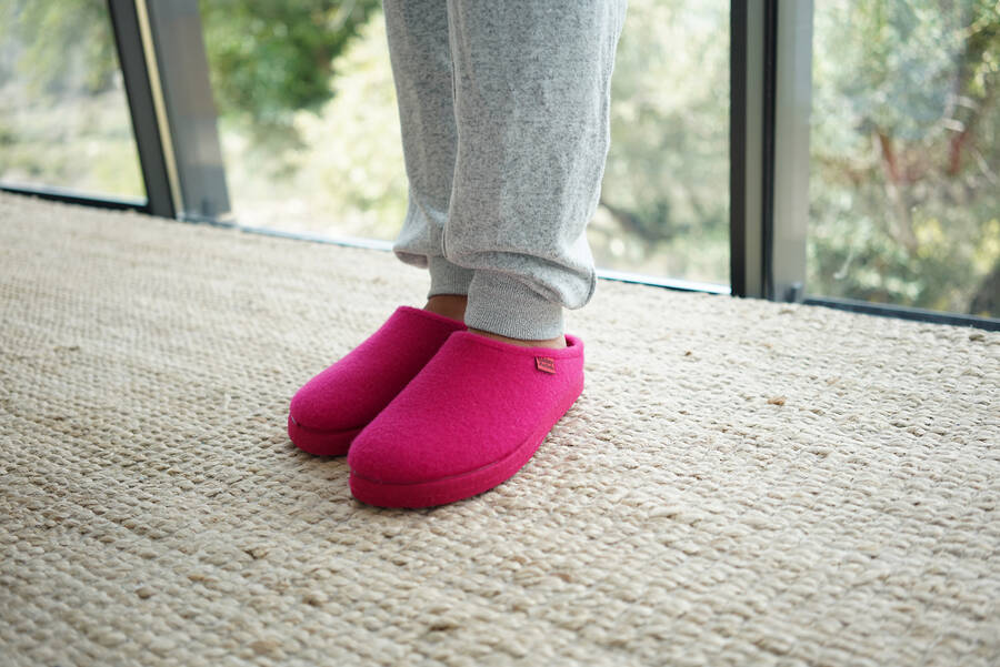 Very comfortable Fuchsia Felt Slippers with footbed 