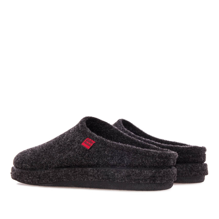 Very comfortable Felt Slippers in colour Anthracite with footbed 