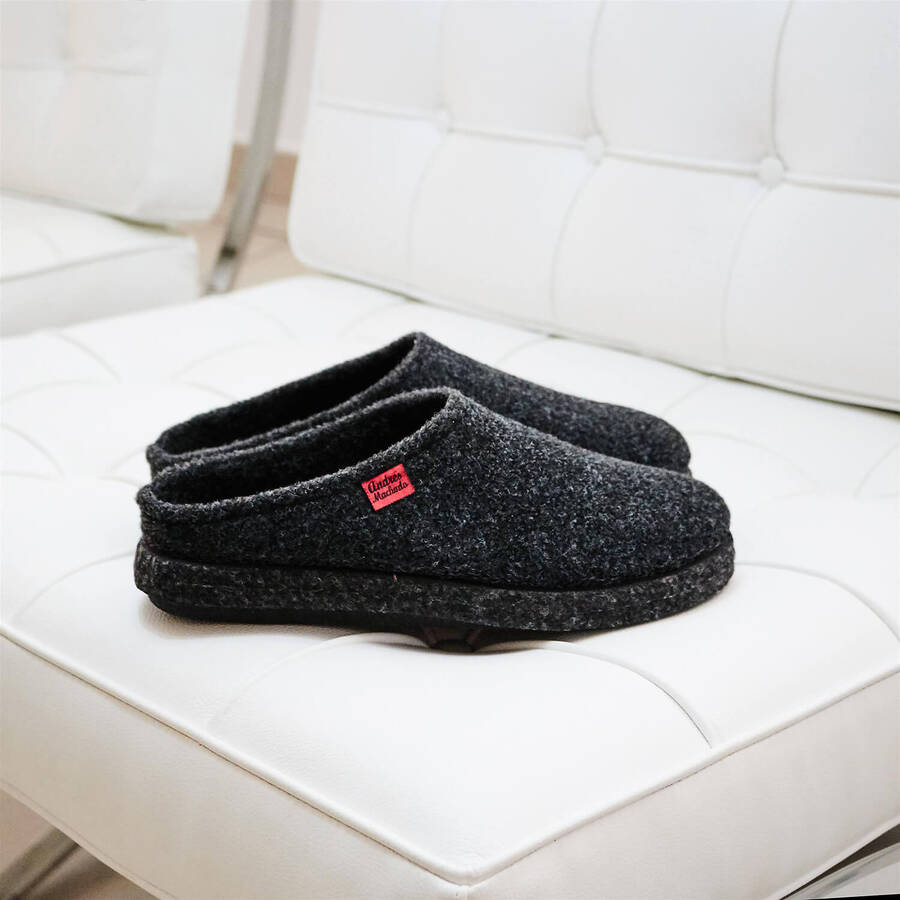 Very comfortable Felt Slippers in colour Anthracite with footbed 