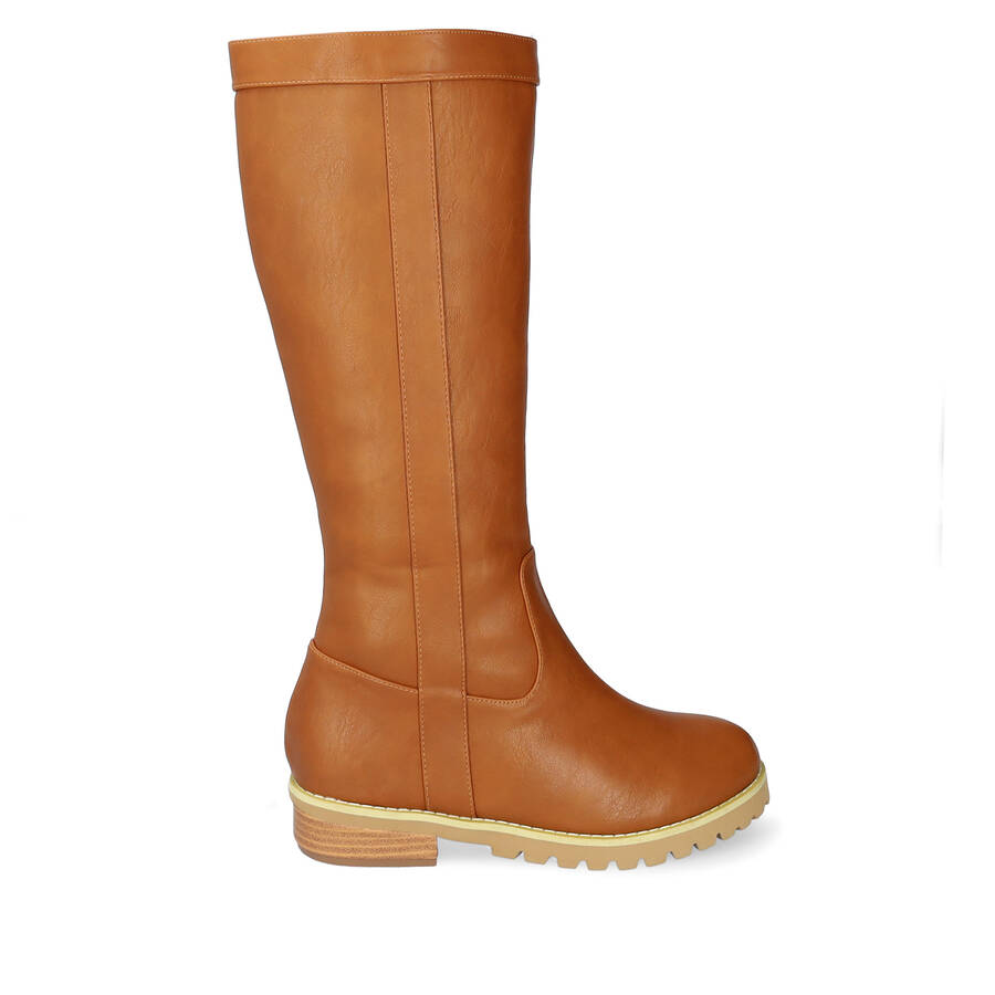 Mid-calf boots in camel faux leather 