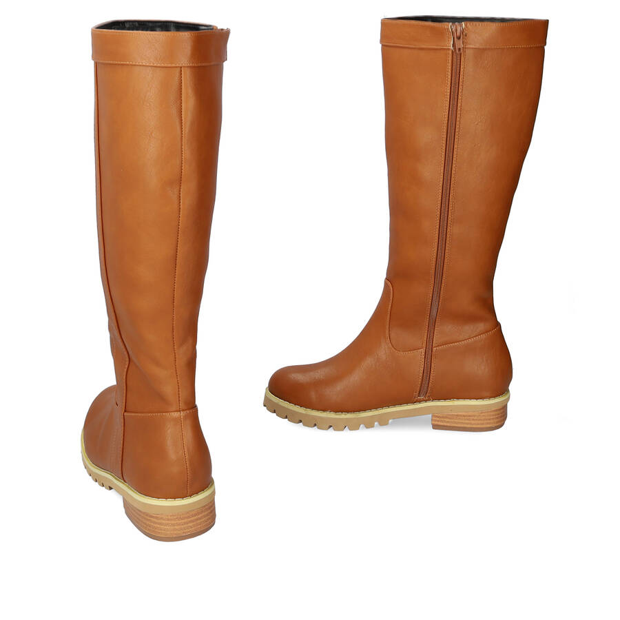 Mid-calf boots in camel faux leather 