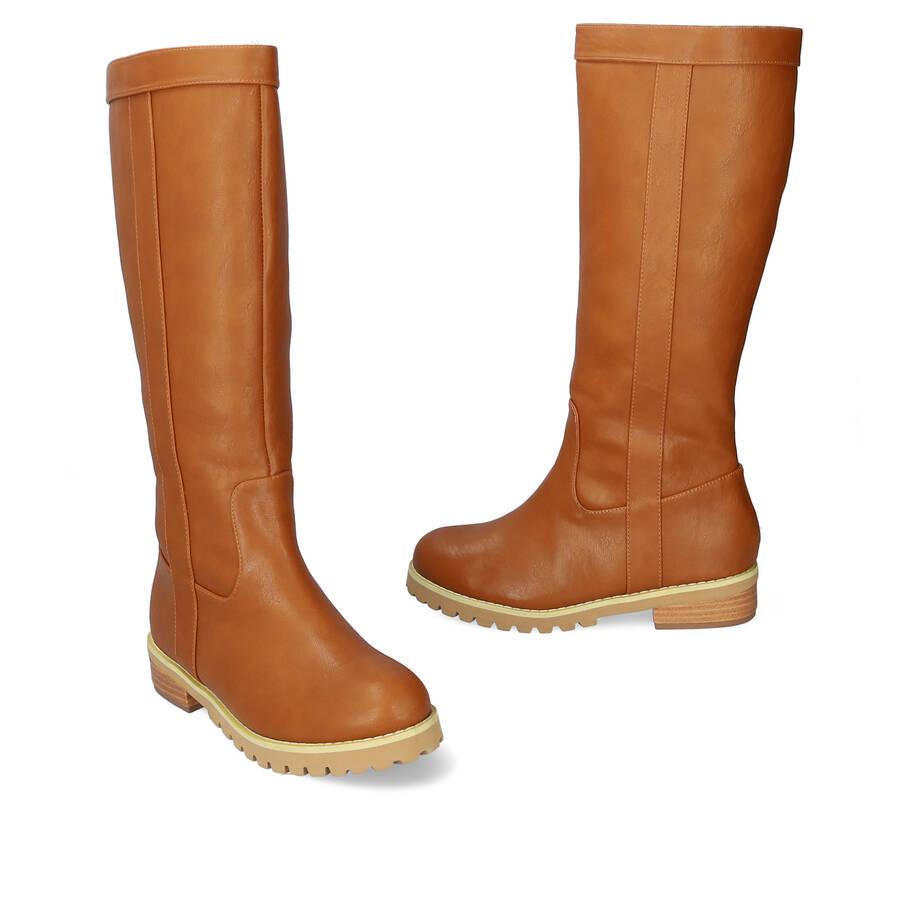 Mid-calf boots in camel faux leather 