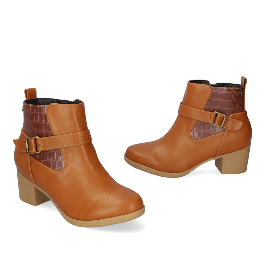 Heeled booties in camel colored faux leather 