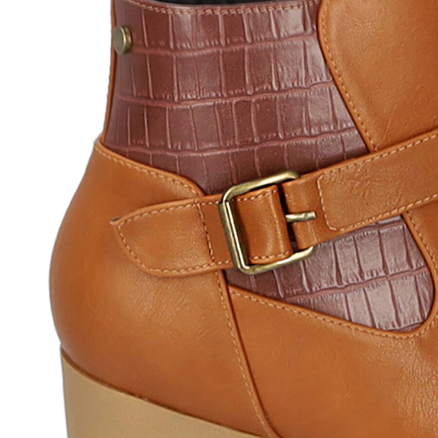 Heeled booties in camel colored faux leather 