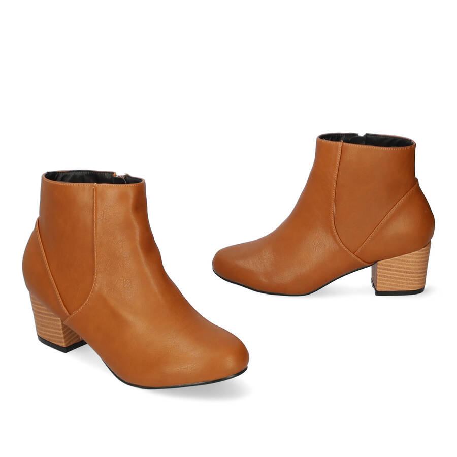 Heeled booties in camel colored faux leather 