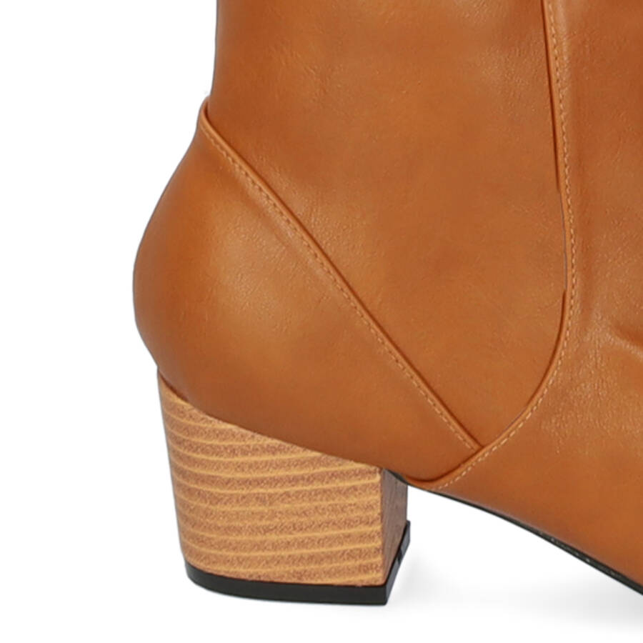 Heeled booties in camel colored faux leather 