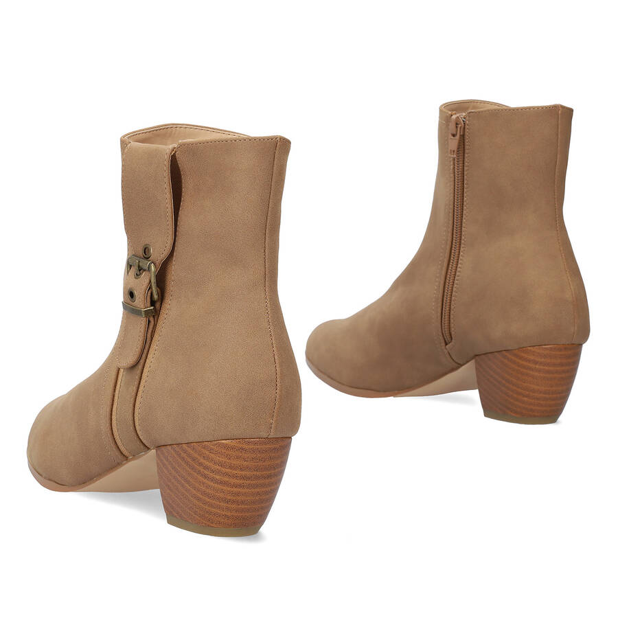 Ankle boots in faux brown nubuck. 