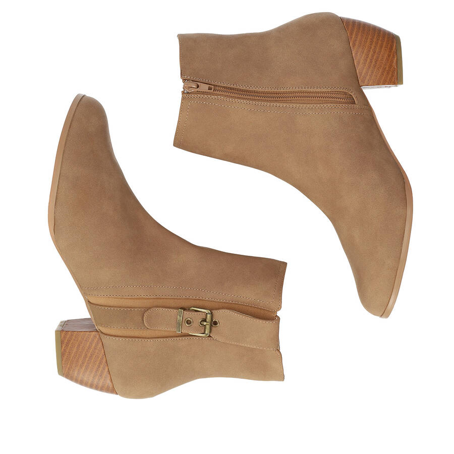 Ankle boots in faux brown nubuck. 