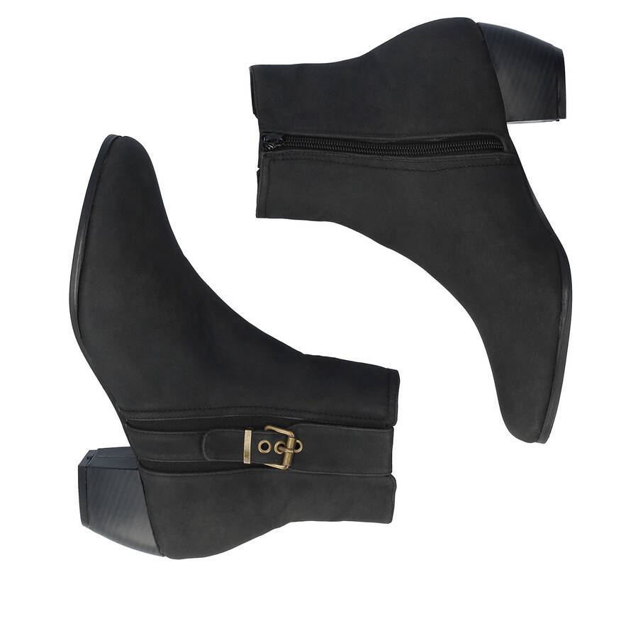 Ankle boots in faux black nubuck. 