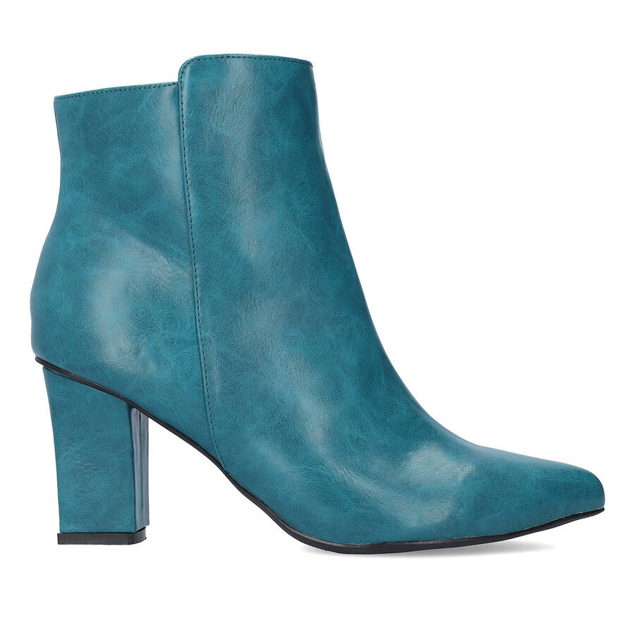 Heeled booties in blue faux leather. 