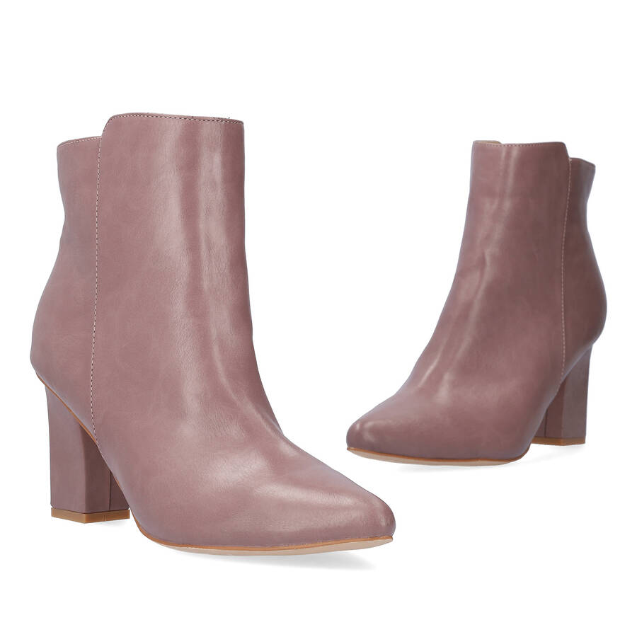 Heeled booties in mauve faux leather. 