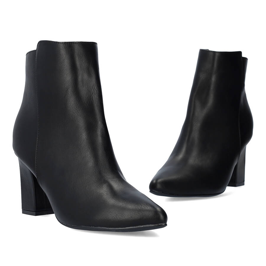 Heeled booties in black faux leather. 