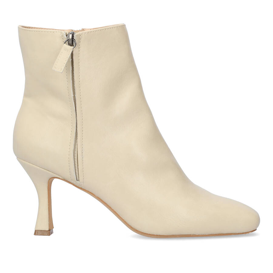 Mid-heel booties in ivory faux leather 