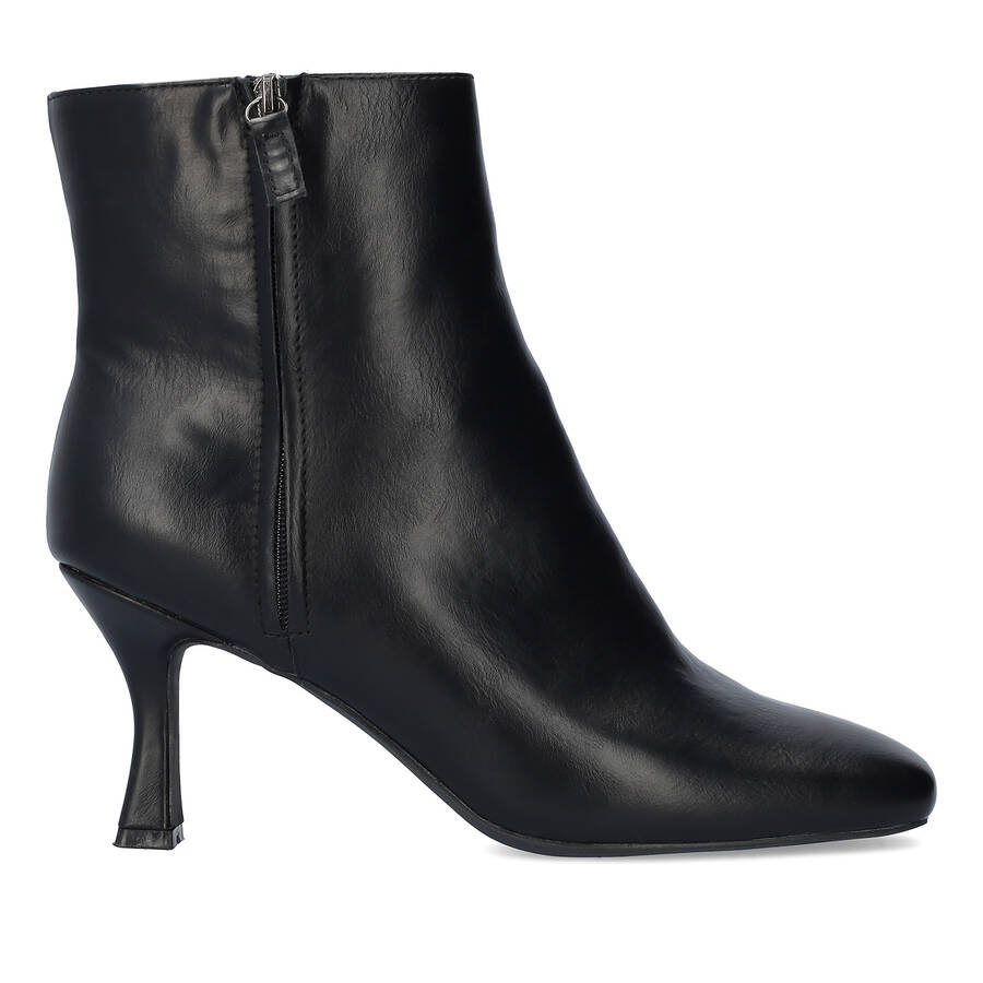 Mid-heel booties in black faux leather 