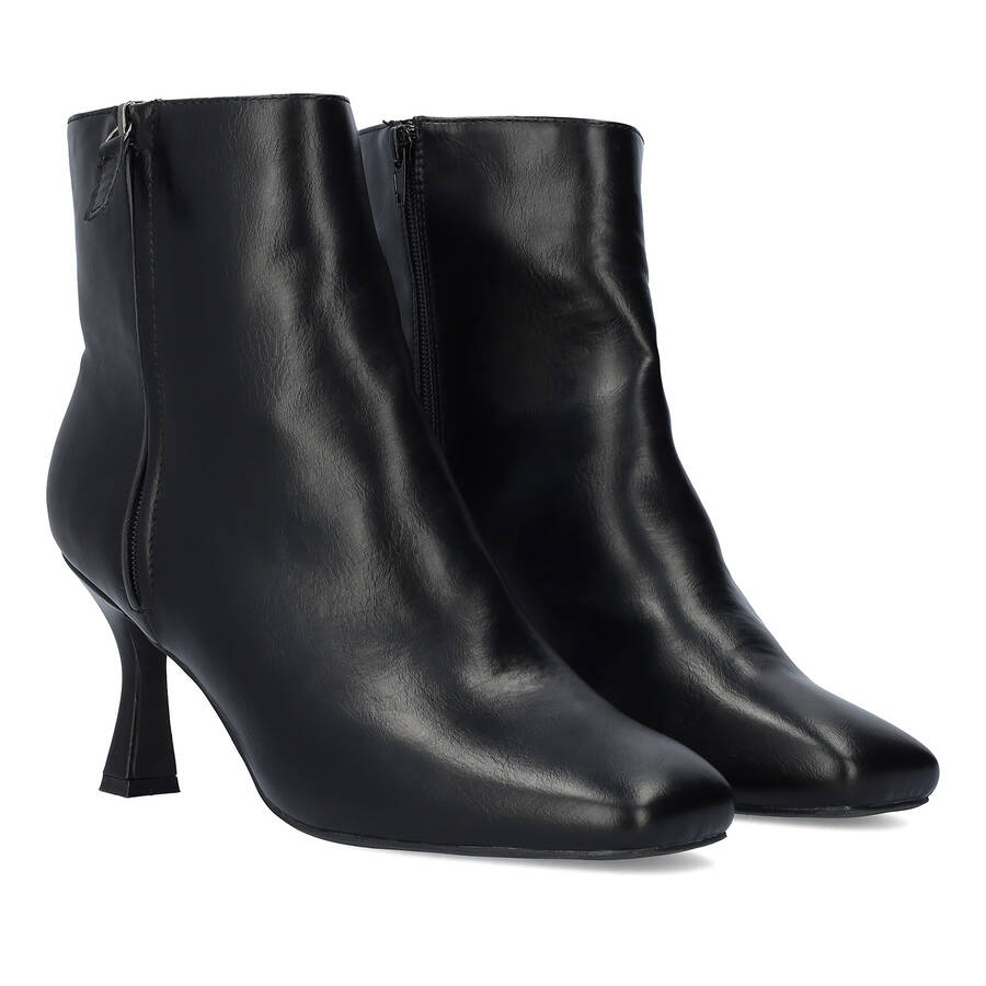 Mid-heel booties in black faux leather 